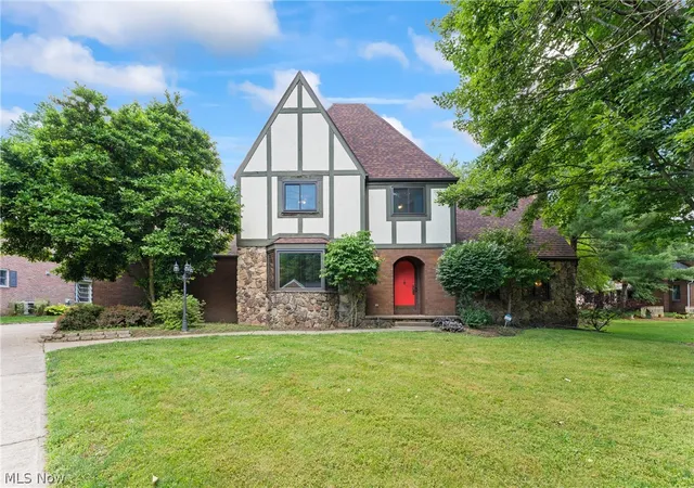 1st image of 7739 Starcliff Ave Nw, North Canton, OH 44720 | MLS# 5219248