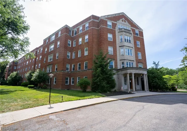 39th image of 13800 Fairhill Rd #419, Cleveland, OH 44120 | MLS# 5219244