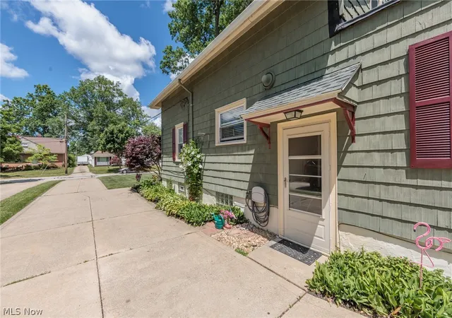 3rd image of 5364 Summit Rd, Lyndhurst, OH 44124 | MLS# 5215369
