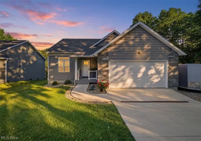 Photo 2 of Single family home for sale at 682 Grand Valley Dr, Howard, OH 43028 | MLS# 5219751 | Listing updated on 2026-08-28