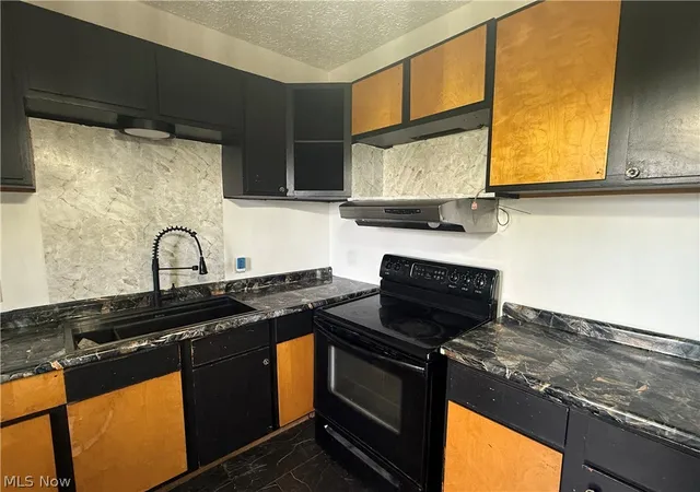 Photo 4 of Sale Pending at 34 Montgomery, Youngstown, OH 44506 | MLS# 5219763 | Listing updated on 2026-08-20