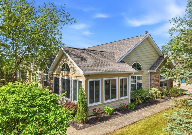 2nd image of 5620 Emerald Ridge Pkwy #5A, Solon, OH 44139 | MLS# 5186636