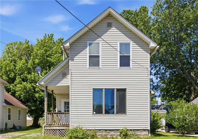 Photo 2 of Single family home for sale at 1756 Livingston Ave, Lorain, OH 44052 | MLS# 5219282 | Listing updated on 2026-10-06