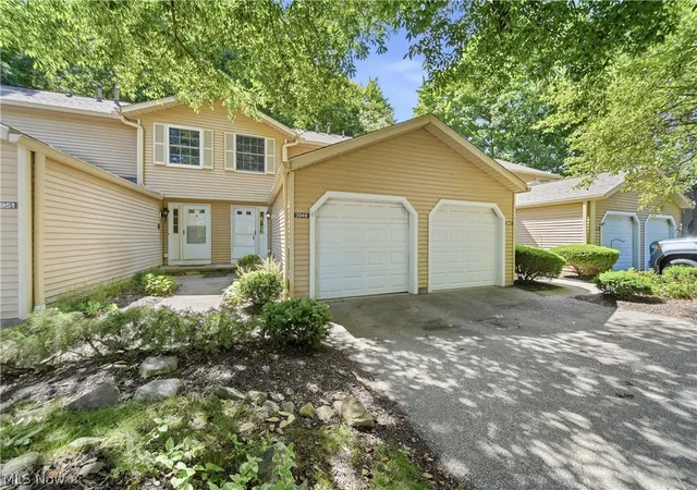 Homes for sale in Stow, OH | 3949 Lake Run Blvd, Stow, OH 44224 | MLS# 5219785