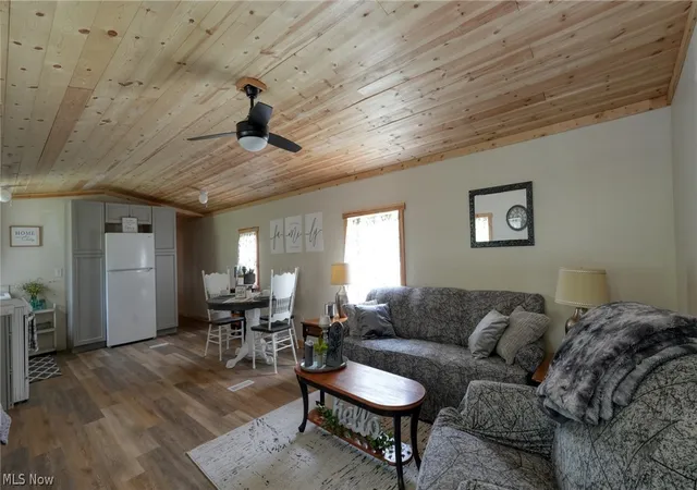 3rd image of 195 Sundale Ln, Norwich, OH 43767 | MLS# 5219073