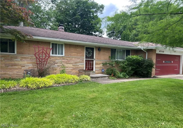 Homes for sale in North Olmsted, OH | 4960 W Park Dr, North Olmsted, OH 44070 | MLS# 5219539