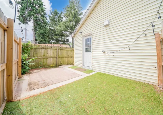 Listing Photo 2 - Condo for sale in building located at 2051-2053 W 45th St, Cleveland, OH 44102 - Unit #