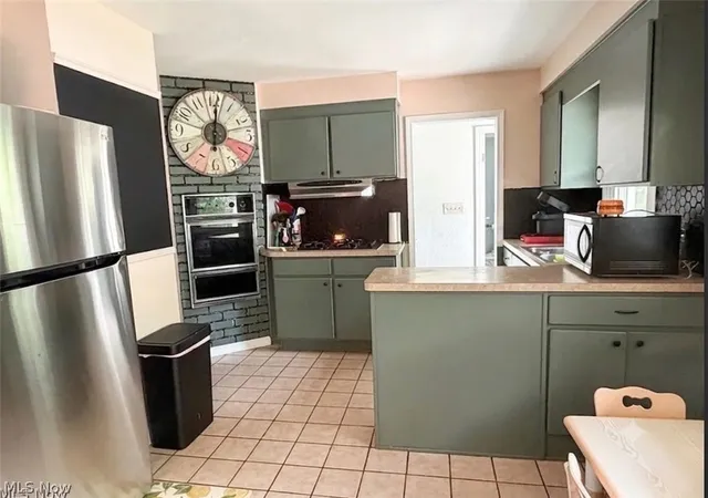 Photo 3 of Sale Pending at 6671 Kingsdale Blvd, Cleveland, OH 44130 | MLS# 5219660 | Listing updated on 2026-07-23