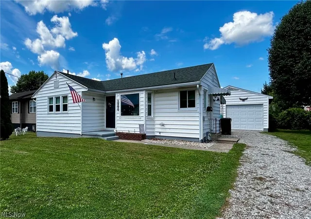 Homes for sale in Belpre, OH | 811 Leonard Ave, Belpre, OH 45714 | MLS# 5219598