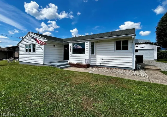 Homes for sale in Belpre, OH | 811 Leonard Ave, Belpre, OH 45714 | MLS# 5219598