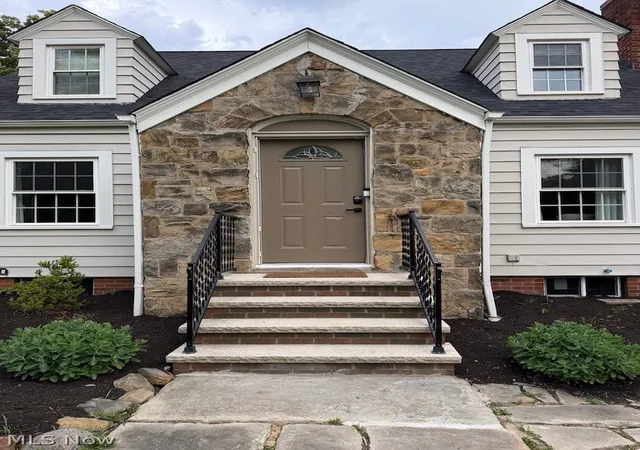3rd image of 2350 Hillside Rd, Seven Hills, OH 44131 | MLS# 5220048