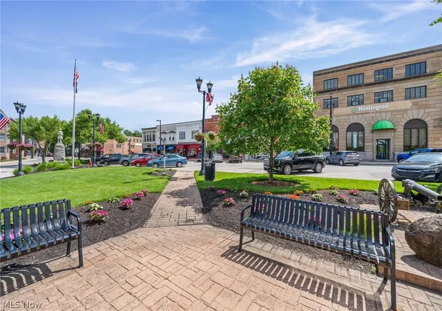 Listing Photo 2 - Condo for sale in building located at 15 Grand St, Berea, OH 44017 - Unit #