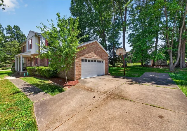 Homes for sale in Massillon, OH | 2537 Dogwood Dr Ne, Massillon, OH 44646 | MLS# 5219245