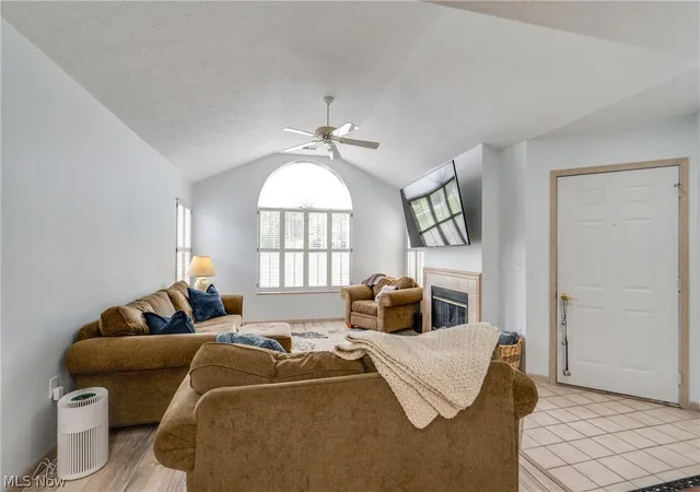 Photo 4 of Sale Pending at 230 Whippoorwill Ln, Mansfield, OH 44906 | MLS# 5219680 | Listing updated on 2026-07-20