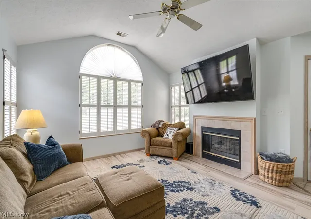 Photo 5 of Sale Pending at 230 Whippoorwill Ln, Mansfield, OH 44906 | MLS# 5219680 | Listing updated on 2026-07-20