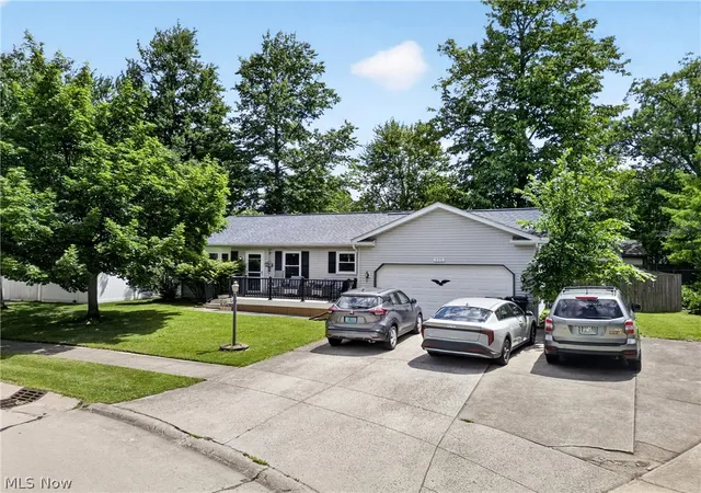 Homes for sale in La Grange, OH | 339 Horseshoe Dr, La Grange, OH 44050 | MLS# 5219105