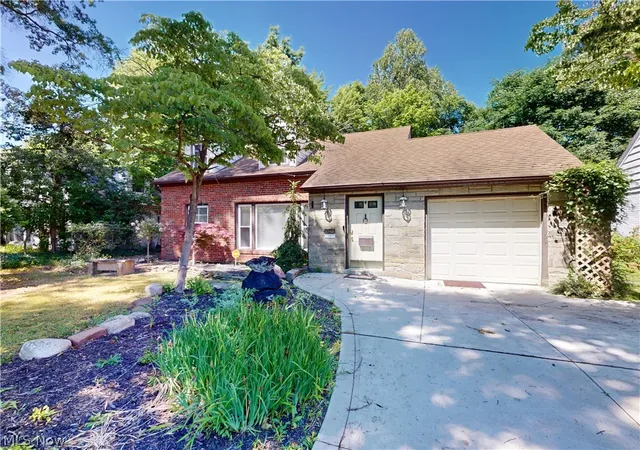 Homes for sale in Cleveland Heights, OH | 1049 Renfield Rd, Cleveland Heights, OH 44121 | MLS# 5219850