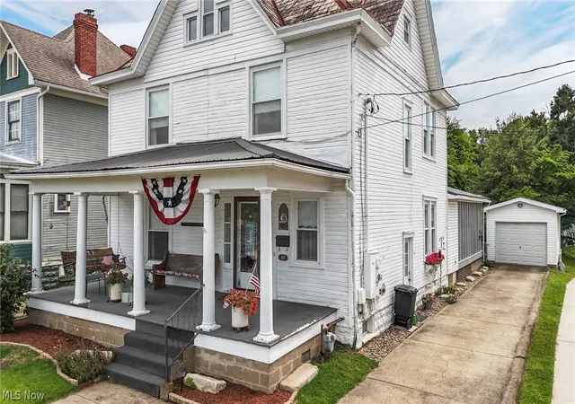 Homes for sale in Williamstown, WV | 419 Williams Ave, Williamstown, WV 26187 | MLS# 5219781