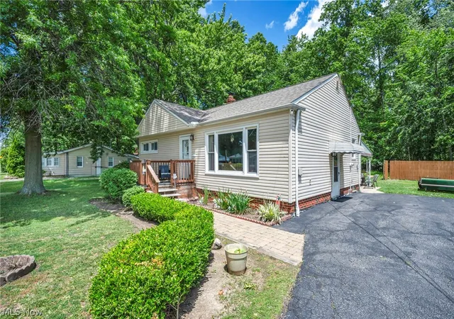 Homes for sale in Willowick, OH | 301 E 317Th St, Willowick, OH 44095 | MLS# 5219832