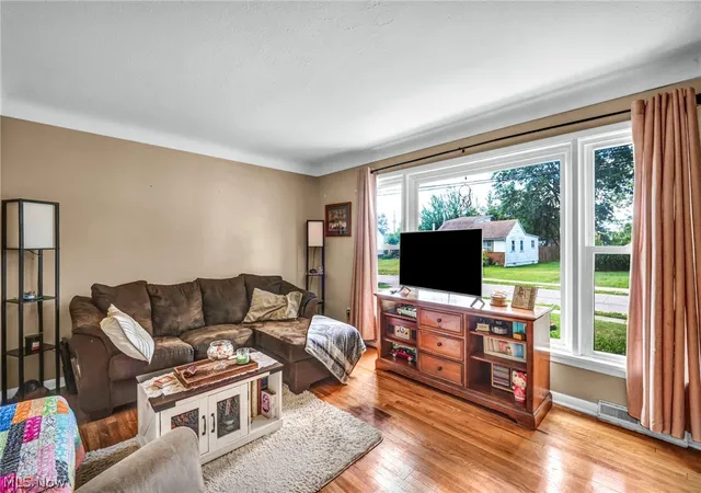 Homes for sale in Willowick, OH | 301 E 317Th St, Willowick, OH 44095 | MLS# 5219832