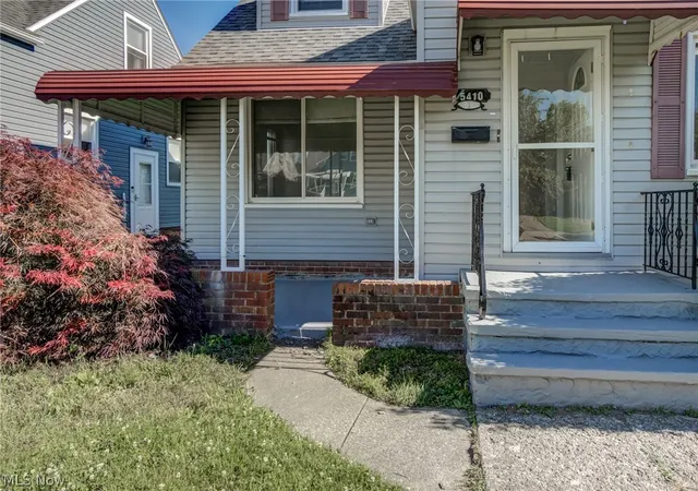 Homes for sale in Parma, OH | 5410 Renwood Dr, Parma, OH 44129 | MLS# 5219074