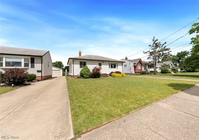 3rd image of 6130 Smith Rd, Brook Park, OH 44142 | MLS# 5220021