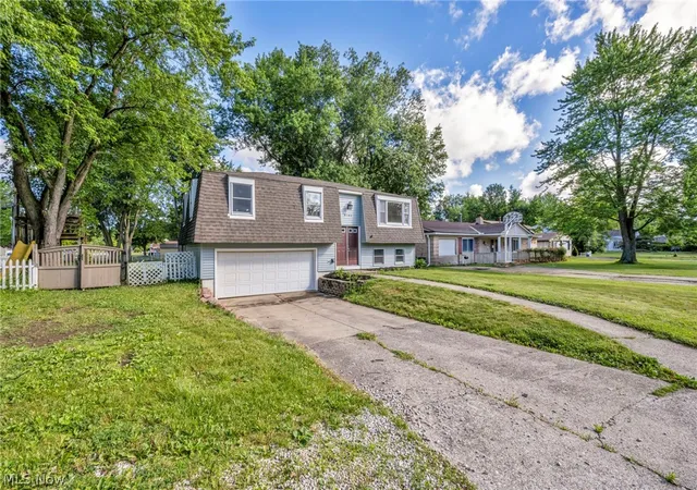 Photo 2 of Single family home for sale at 8742 Usher Rd, Olmsted Twp, OH 44138 | MLS# 5220246 | Listing updated on 2026-10-07