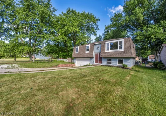 Photo 3 of Single family home for sale at 8742 Usher Rd, Olmsted Twp, OH 44138 | MLS# 5220246 | Listing updated on 2026-10-07