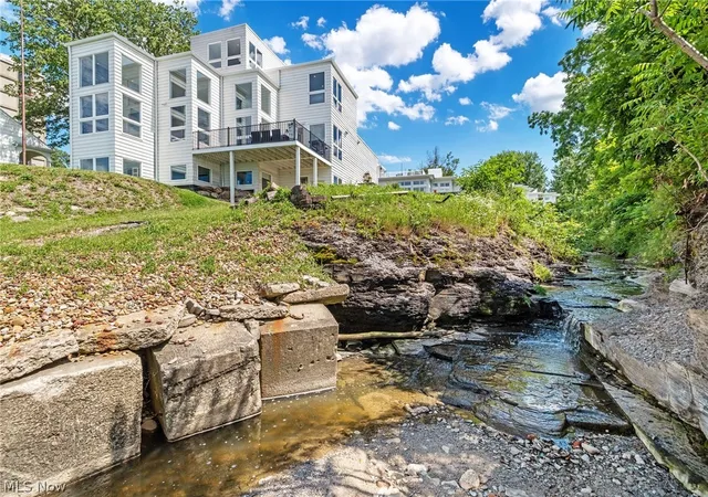 2nd image of 280 Buckeye Dr, Sheffield Lake, OH 44054
