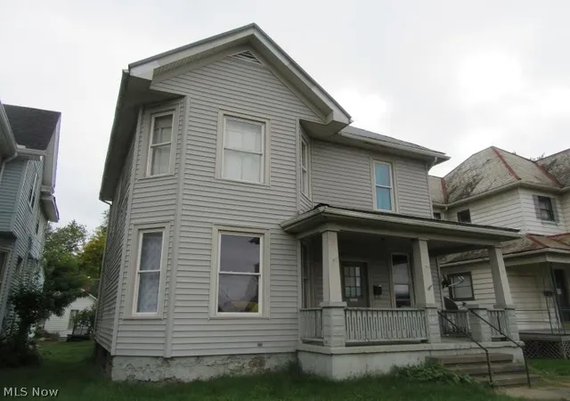1st image of 1326 Maple Ave, Zanesville, OH 43701 | MLS# 5220144