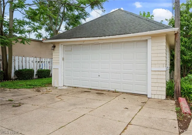 Listing Photo 2 - Condo for sale in building located at 1415-1417 Lakewood Ave, Lakewood, OH 44107 - Unit #