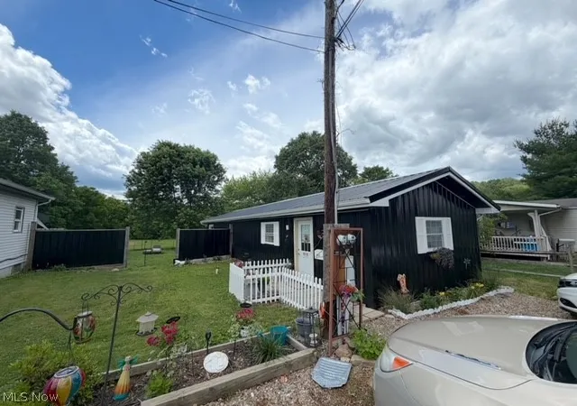 17th image of 500 Holiday Ave, Uhrichsville, OH 44683 | MLS# 5210365
