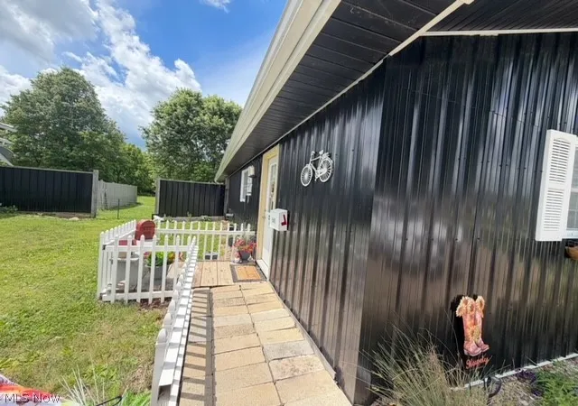 3rd image of 500 Holiday Ave, Uhrichsville, OH 44683 | MLS# 5210365