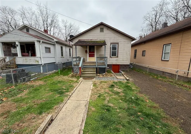 Homes for sale in East Liverpool, OH | 1705 Cleveland Ave, East Liverpool, OH 43920 | MLS# 5219687