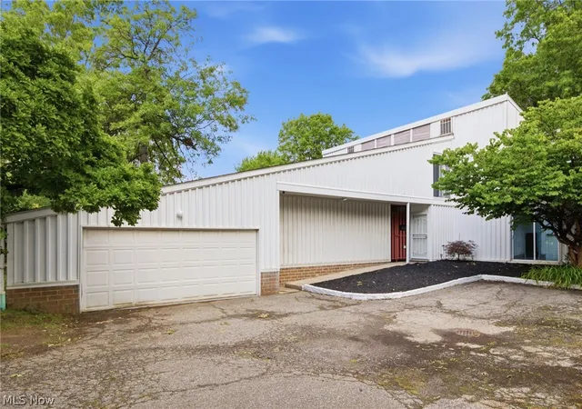 Homes for sale in Shaker Heights, OH | 13 Sutton Pl, Shaker Heights, OH 44120 | MLS# 5220386