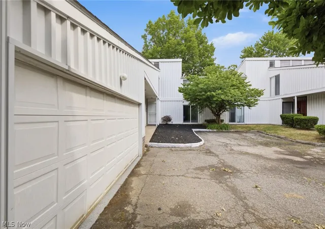 Homes for sale in Shaker Heights, OH | 13 Sutton Pl, Shaker Heights, OH 44120 | MLS# 5220386