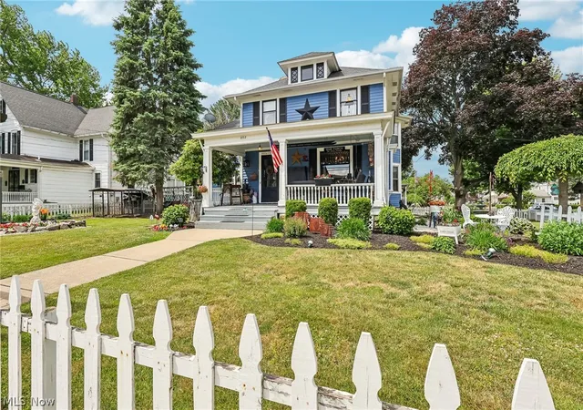 Photo 3 of Single family home for sale at 402 Bank St, Painesville, OH 44077 | MLS# 5219077 | Listing updated on 2026-06-24