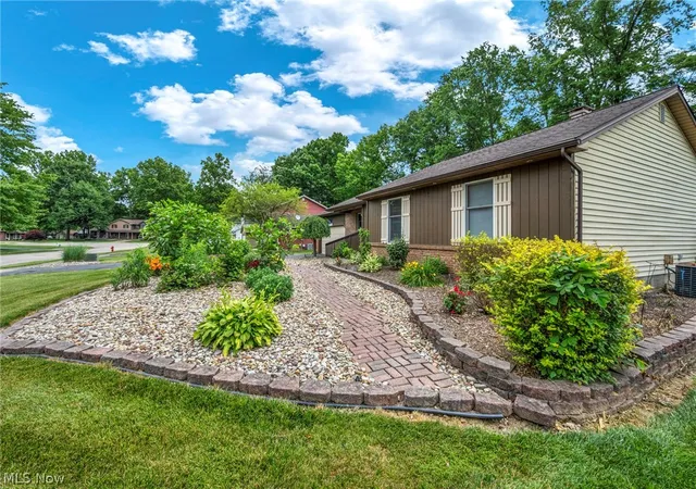 Homes for sale in Niles, OH | 2608 Pine Oak Ct, Niles, OH 44446 | MLS# 5219052