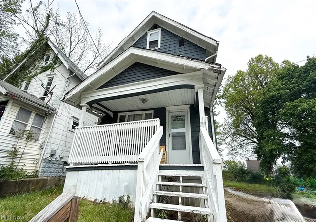 Photo 3 of Sale Pending at 987 Boone St, Akron, OH 44306 | MLS# 5220396 | Listing updated on 2026-08-21