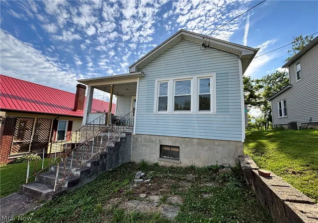 1st image of 809 Garfield Ave, Marietta, OH 45750 | MLS# 5220440