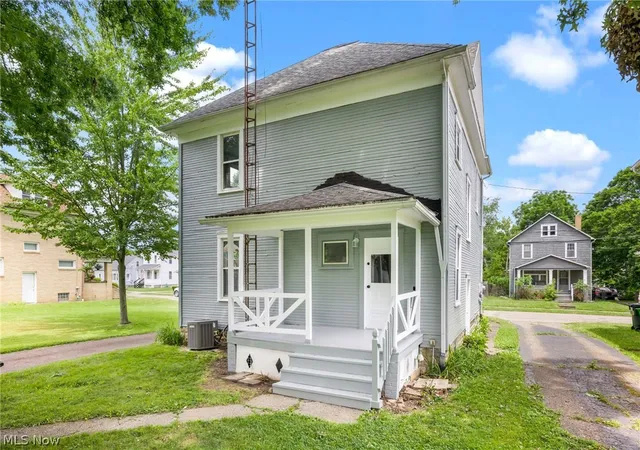 Homes for sale in Alliance, OH | 146 W Harrison St, Alliance, OH 44601 | MLS# 5218807