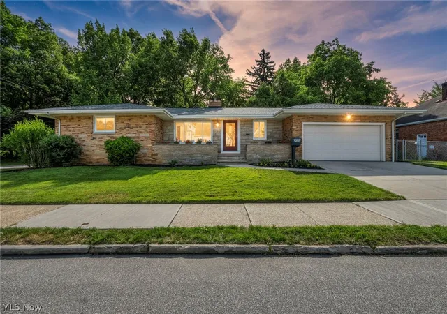 Homes for sale in Garfield Heights, OH | 10910 Edgepark Dr, Garfield Heights, OH 44125 | MLS# 5219358