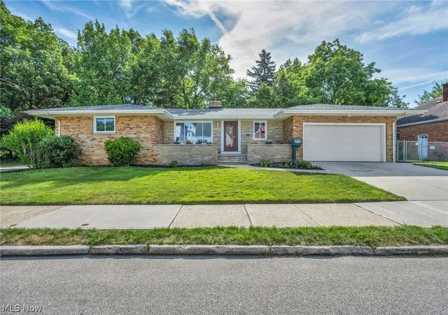 Homes for sale in Garfield Heights, OH | 10910 Edgepark Dr, Garfield Heights, OH 44125 | MLS# 5219358