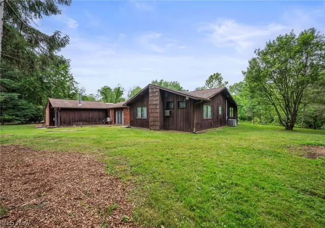 2nd image of 25060 Royalton Rd, Columbia Station, OH 44028 | MLS# 5220275