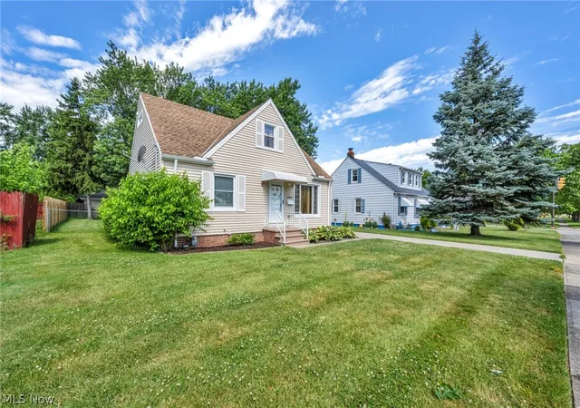 4th image of 5818 Smith Rd, Brook Park, OH 44142 | MLS# 5220508