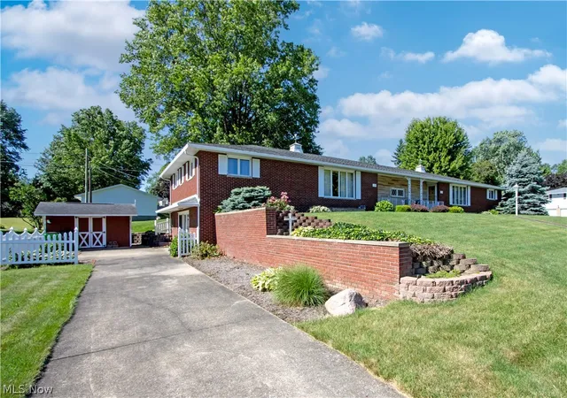 Homes for sale in Orrville, OH | 1734 1736 Meadow Ln, Orrville, OH 44667 | MLS# 5220489