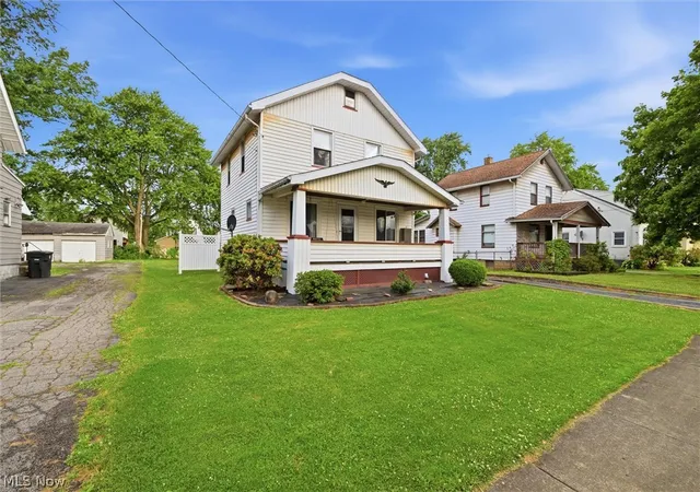 Photo 2 of Sale Pending at 556 Belvedere Ave Se, Warren, OH 44483 | MLS# 5220007 | Listing updated on 2026-08-31