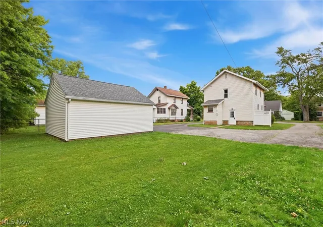 Photo 4 of Sale Pending at 556 Belvedere Ave SE, Warren, OH 44483 | MLS# 5220007 | Listing updated on 2026-08-31