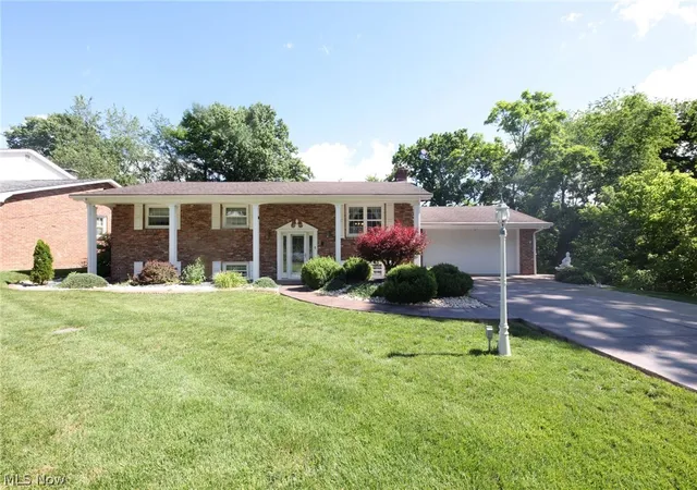 Homes for sale in Weirton, WV | 328 Country Club Blvd, Weirton, WV 26062 | MLS# 5220306