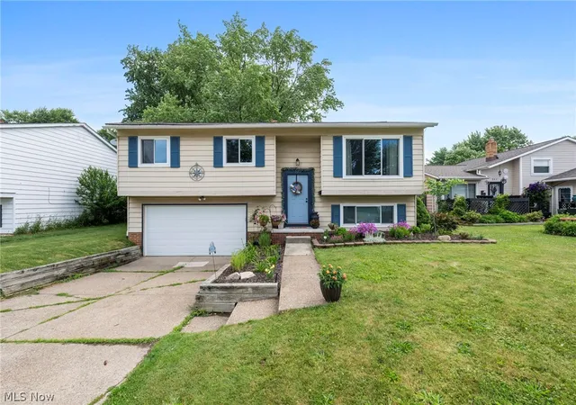 Homes for sale in Eastlake, OH | 335 Bayshore Dr, Eastlake, OH 44095 | MLS# 5218039